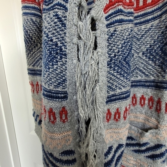 American Eagle Outfitters Aztec Fringed‎ Women's Cardigan Sweater Small - Picture 4 of 15